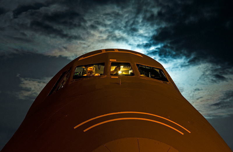 Illustration for article titled What It's Like To Fly America's Biggest Jet, The Gargantuan C-5 Galaxy